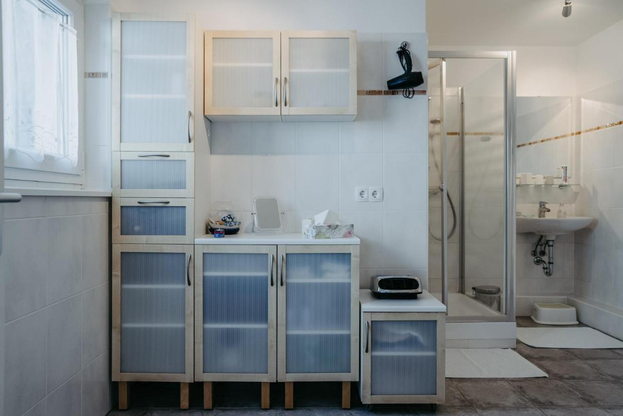 Haus Luna - Privatzimmer Im Sonnigen Suedburgenland Hackerberg Esterno foto