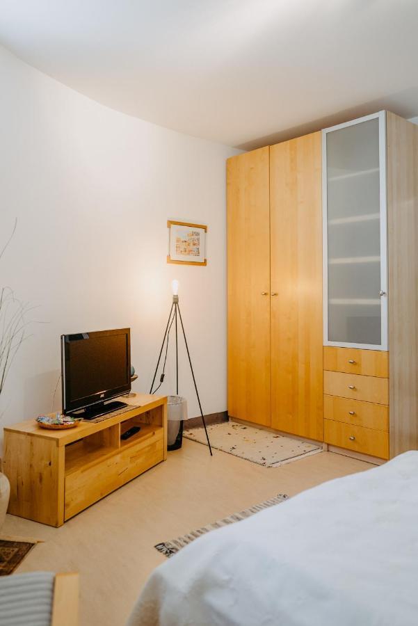 Haus Luna - Privatzimmer Im Sonnigen Suedburgenland Hackerberg Esterno foto