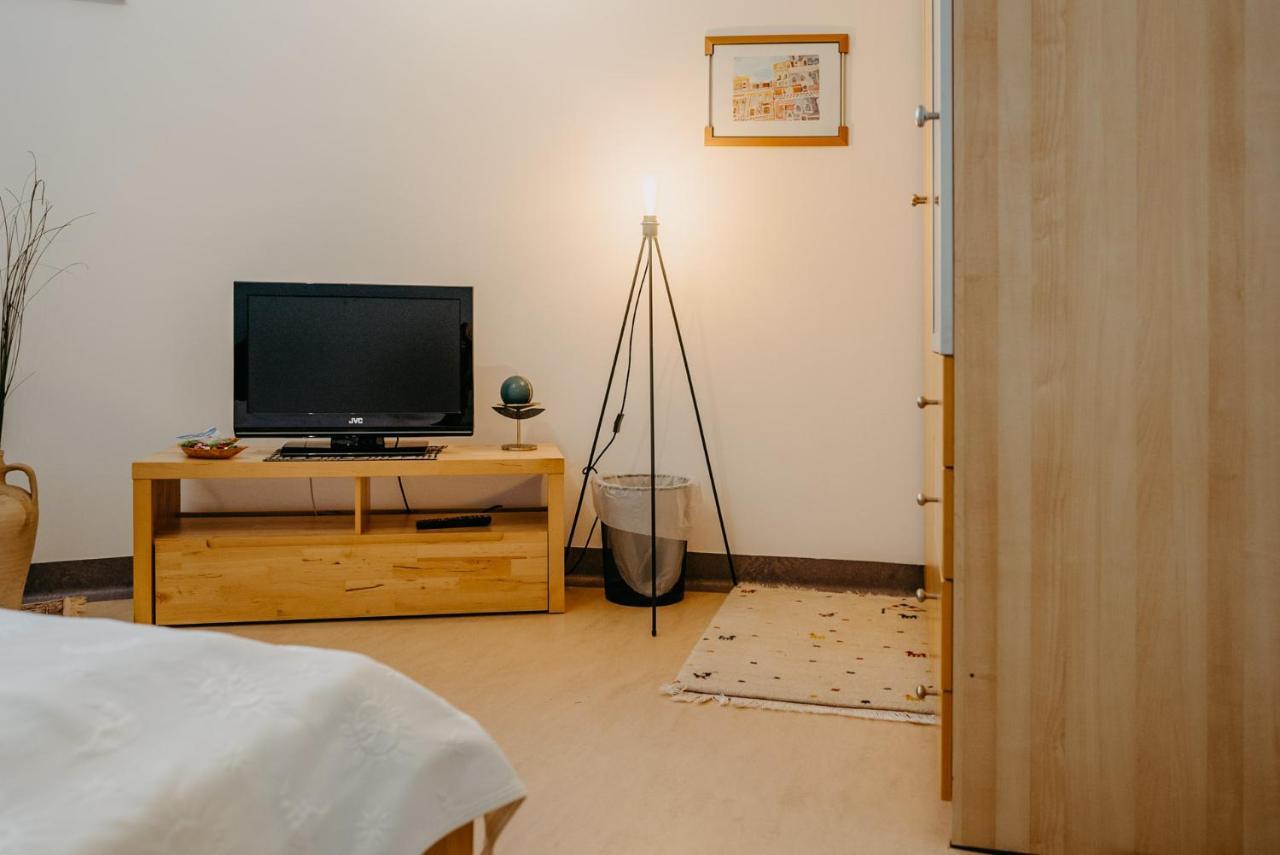 Haus Luna - Privatzimmer Im Sonnigen Suedburgenland Hackerberg Esterno foto
